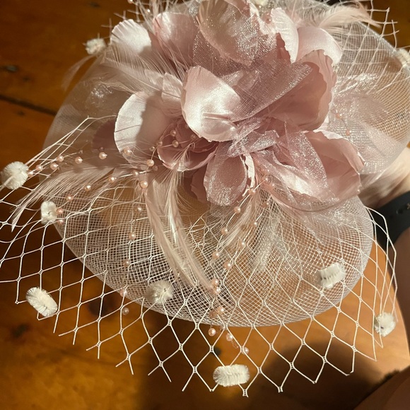 Pink/Peach Fascinator - Picture 6 of 10